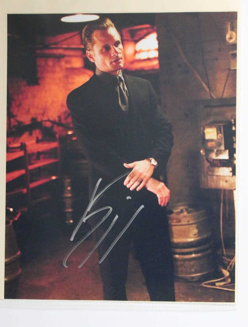 Viggo Mortensen Signed Autographed Glossy 8x10 Photo Poster painting - COA Matching Holograms