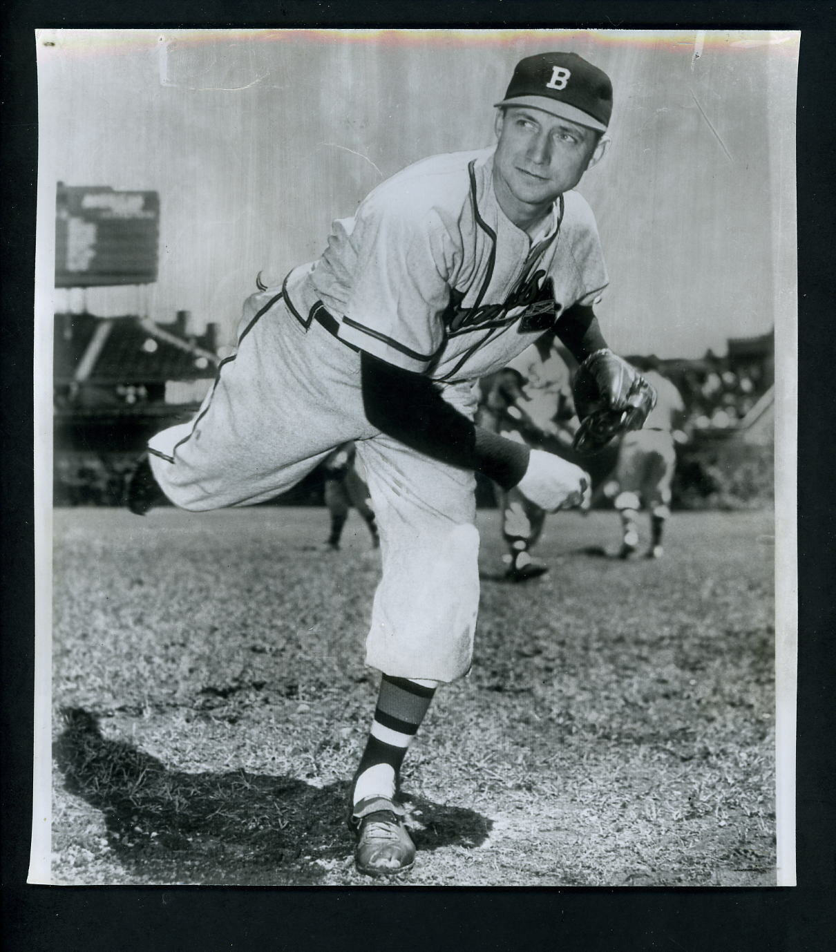 Bucky Walters 1950 Press Photo Poster painting activated to pitch for the Boston Braves