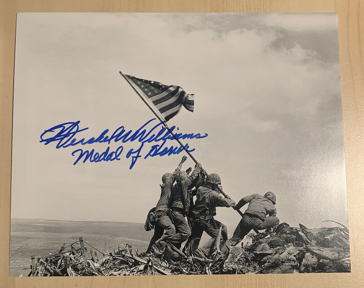 HERSHEL WILLIAMS SIGNED 8x10 Photo Poster painting AUTOGRAPH WORLD WAR 2 MEDAL OF HONOR COA