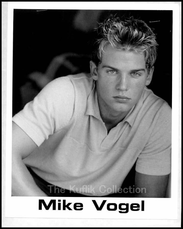 mike vogel - 8x10 Headshot Photo Poster painting w/ Resume - Grind - Cloverfield