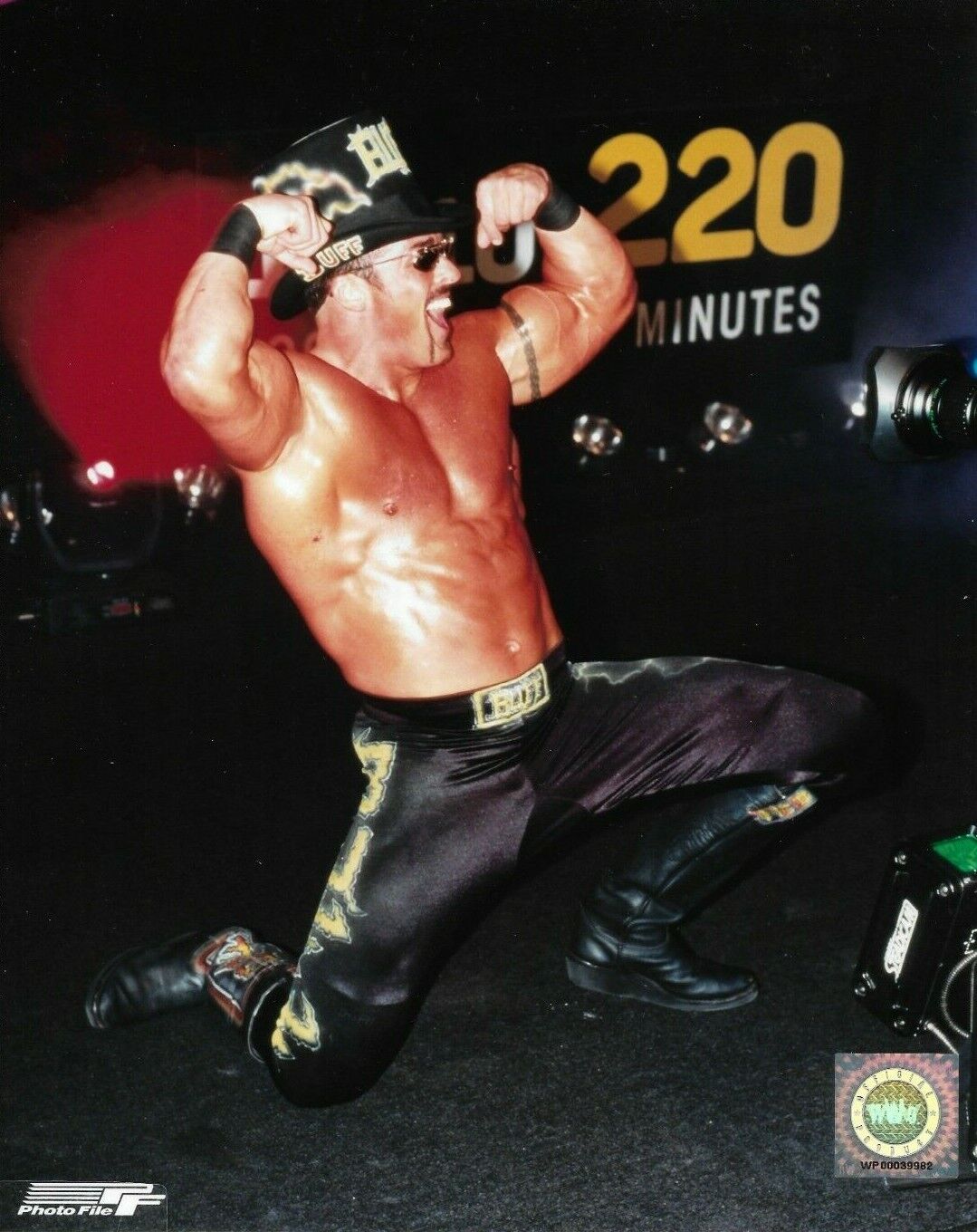 WCW BUFF BAGWELL OFFICIAL LICENSED ORIGINAL 8X10 GLOSSY PROMO Photo Poster painting WITH HOLO