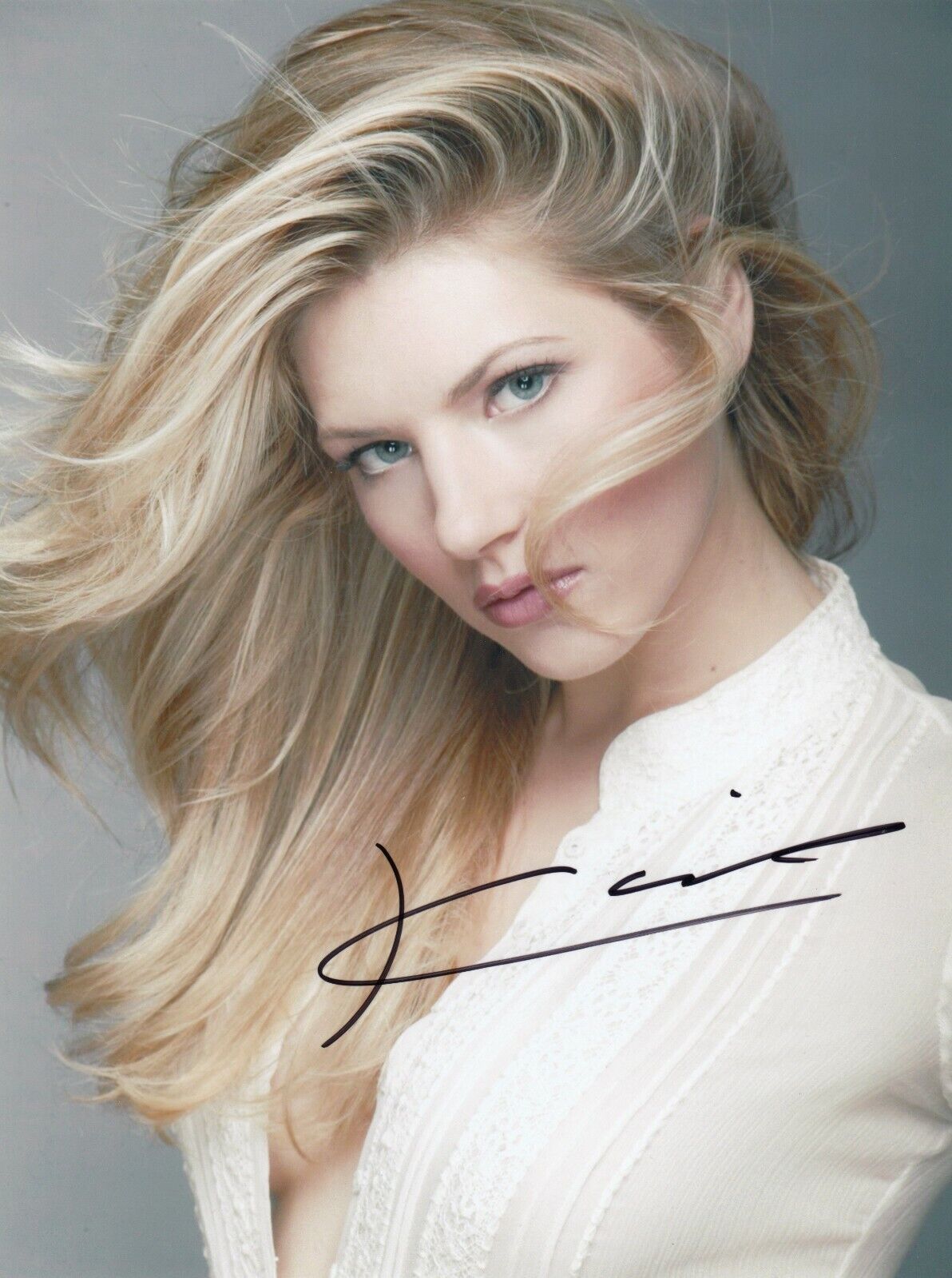 Katheryn Winnick Signed Auto 8 x 10 Photo Poster paintinggraph