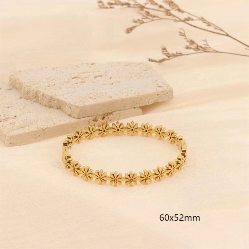 Elegant Minimalist Daisy Stainless Steel 18K Gold Plated Bangle In Bulk