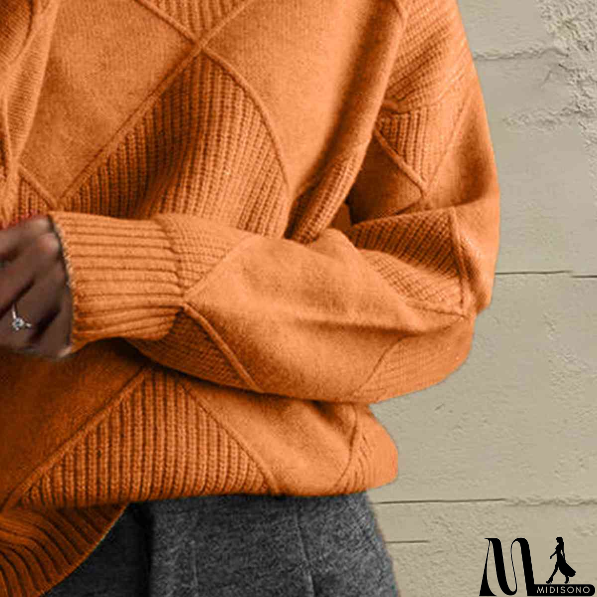 MidiSono - Versatile and Comfortable Sweater