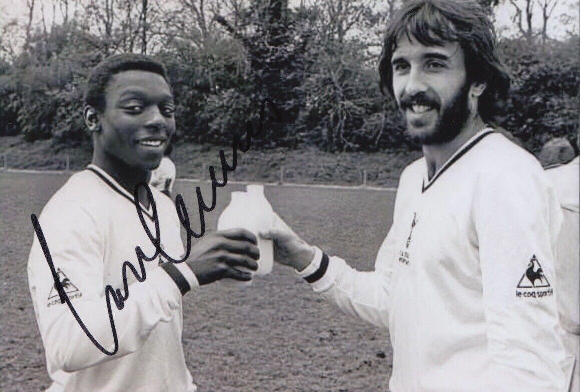 GARTH CROOKS HAND SIGNED 6X4 Photo Poster painting TOTTENHAM HOTSPUR FOOTBALL AUTOGRAPH