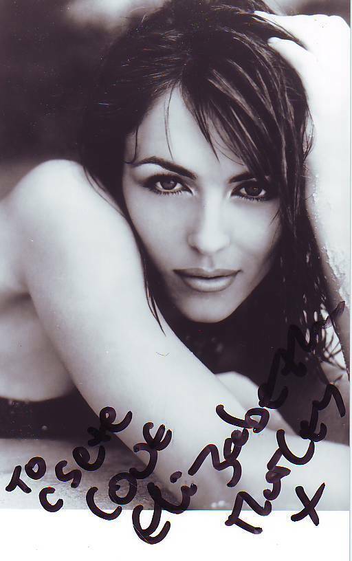 Elizabeth Hurley (9x14 cm) Original Autographed Photo Poster painting