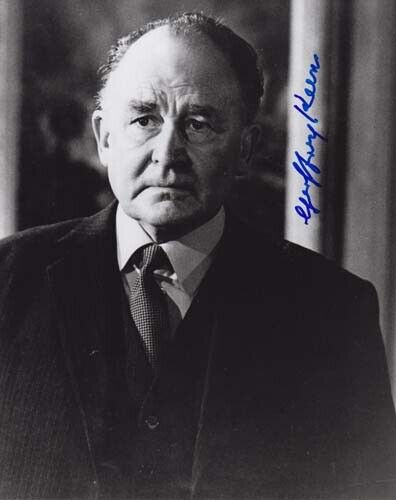 GEOFFREY KEEN (+) 007 JAMES BOND AUTOGRAPH MINISTER OF DEFENCE