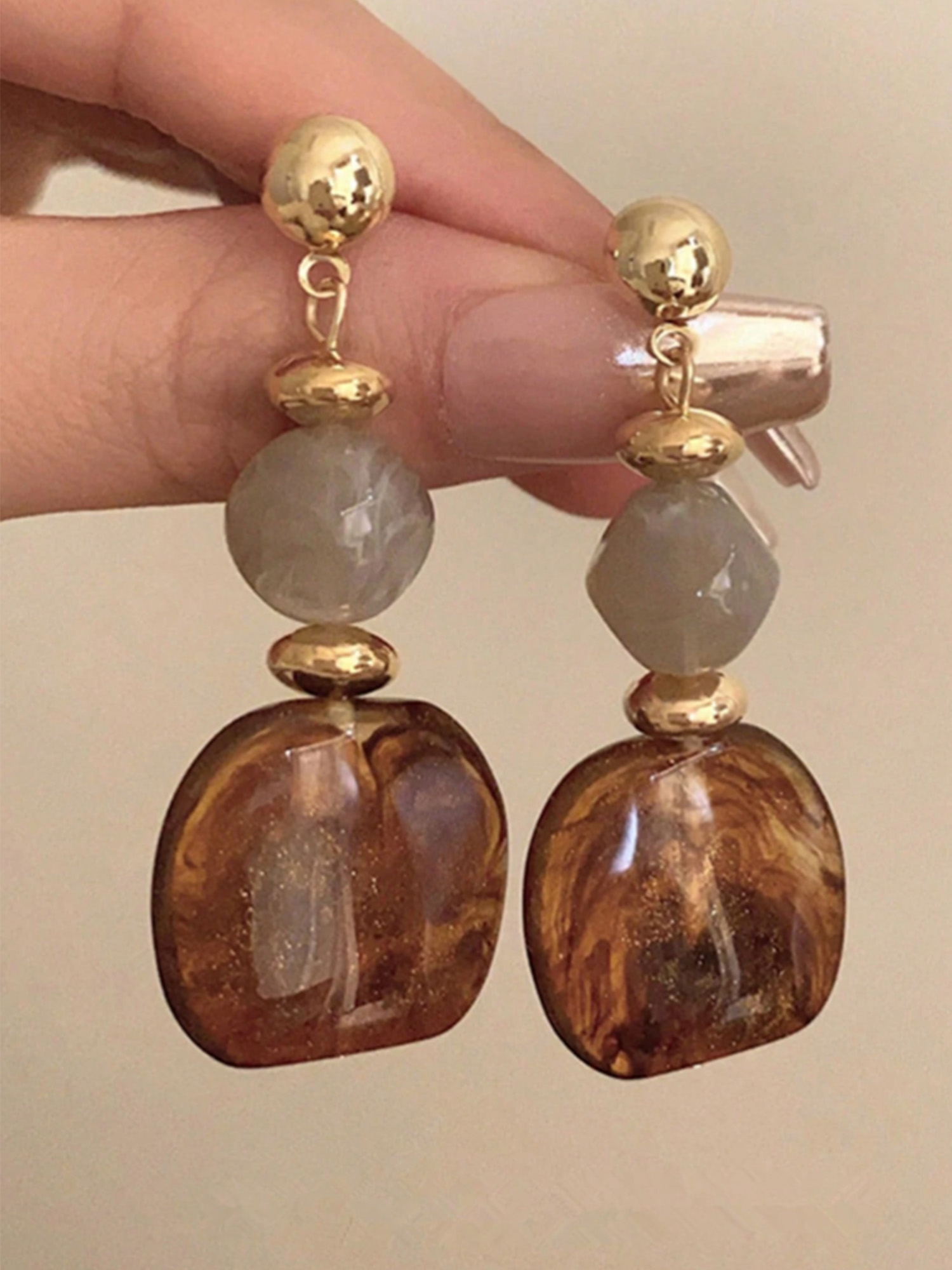 Ideal For Sunset Shoots Or Art Vacations &mdash; Amber Glass Stone & Geometric Metal Ball Link High-Quality Lightweight Material Boho Chic Dangle Earrings