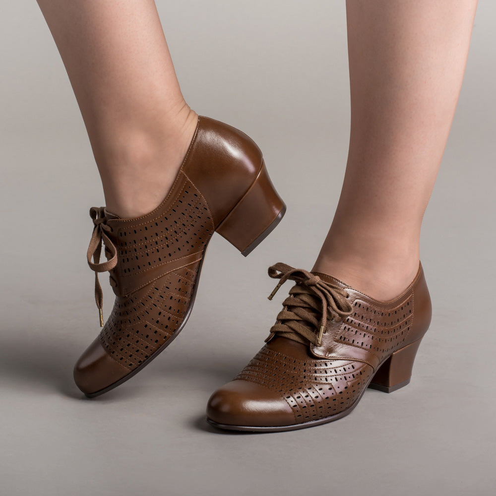 Brown Perforated Lace-Up Round Toe Chunky Heel Vintage Women's Oxfords Nicepairs