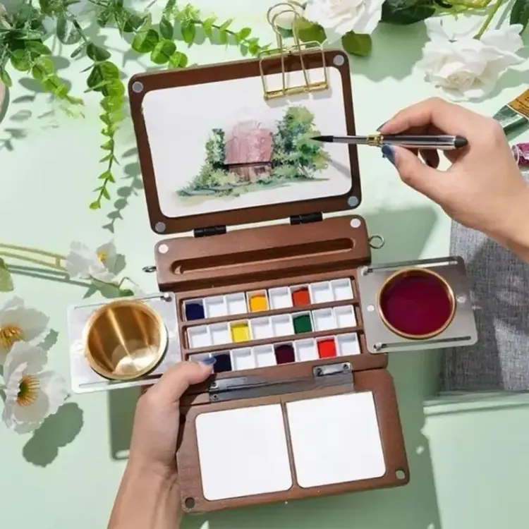 🎨A must-have for outdoor painting: a portable 24-compartment watercolor palette.