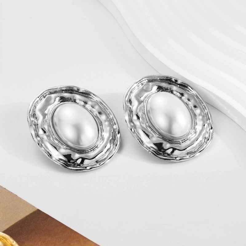 1 Pair Elegant Luxurious Oval Inlay Carving Alloy Pearl Gold Plated Silver Plated Ear Studs