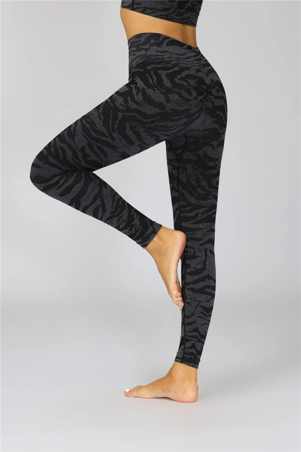 camouflage cropped leggings
