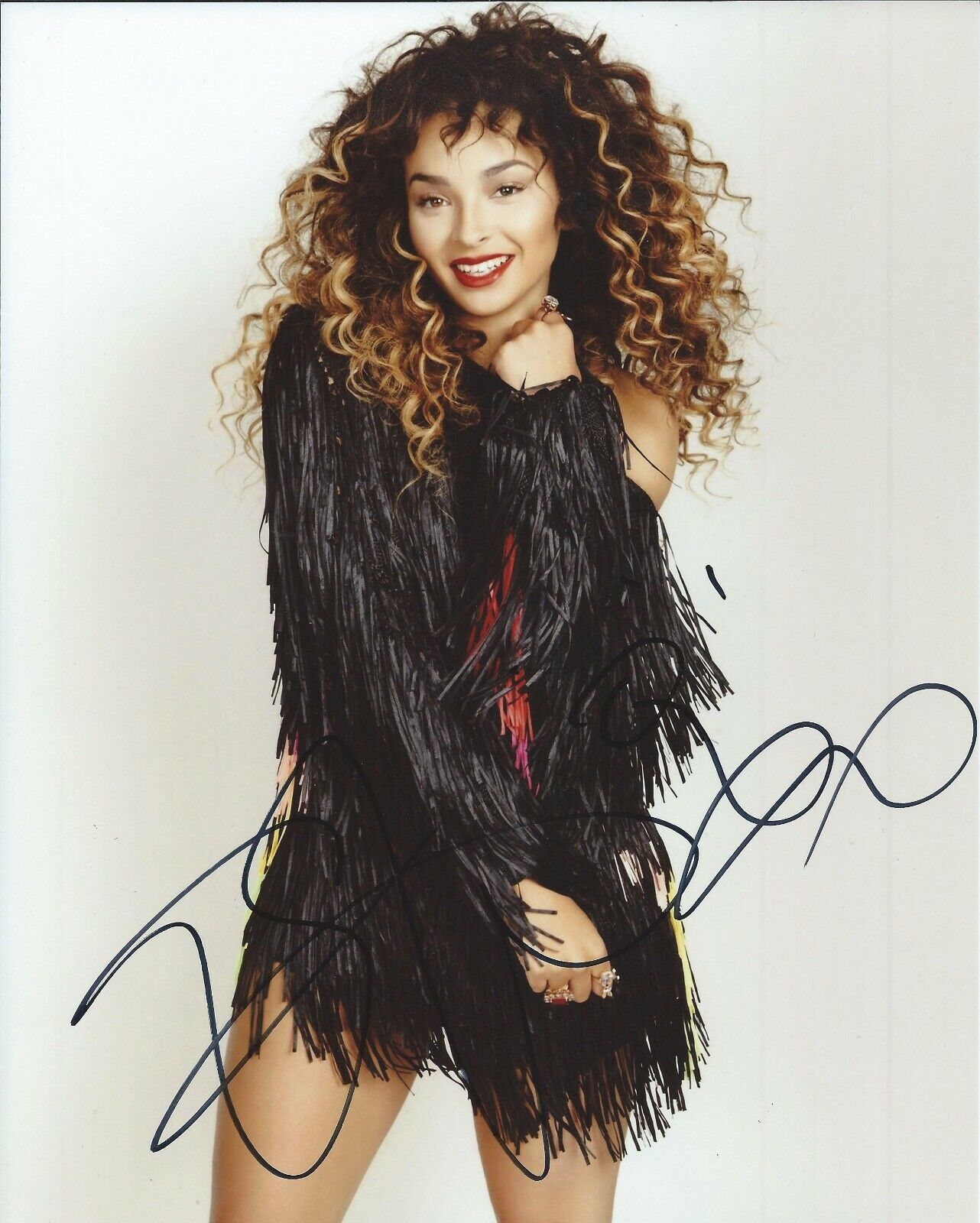 Ella Eyre autograph - signed Photo Poster painting