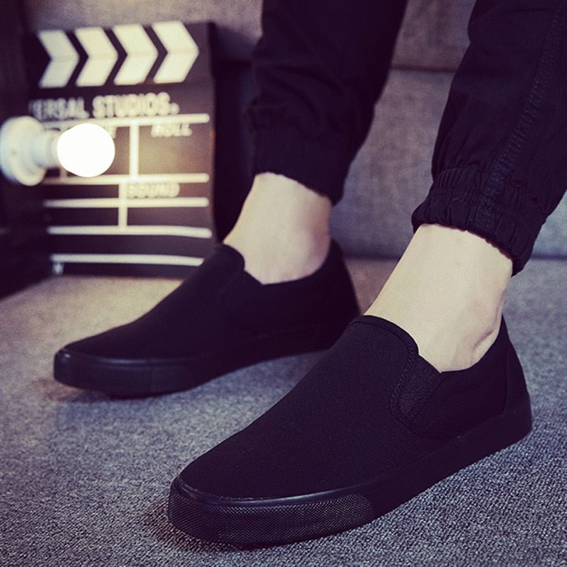 Men's Casual Shoes High-quality Men's Shoes One Pedal All Black Canvas Shoes Casual Sets of Men's Breathable Cloth Shoes