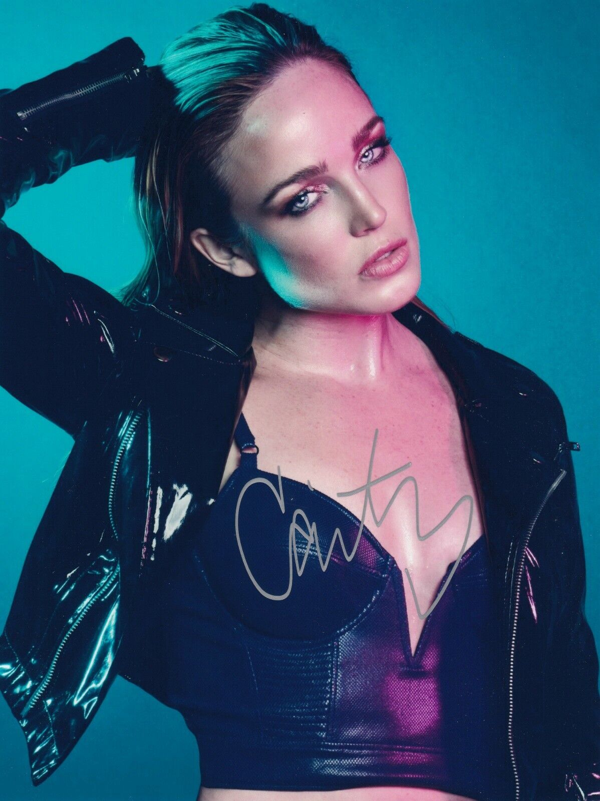 Caity Lotz Signed Auto 8 x 10 Photo Poster paintinggraph
