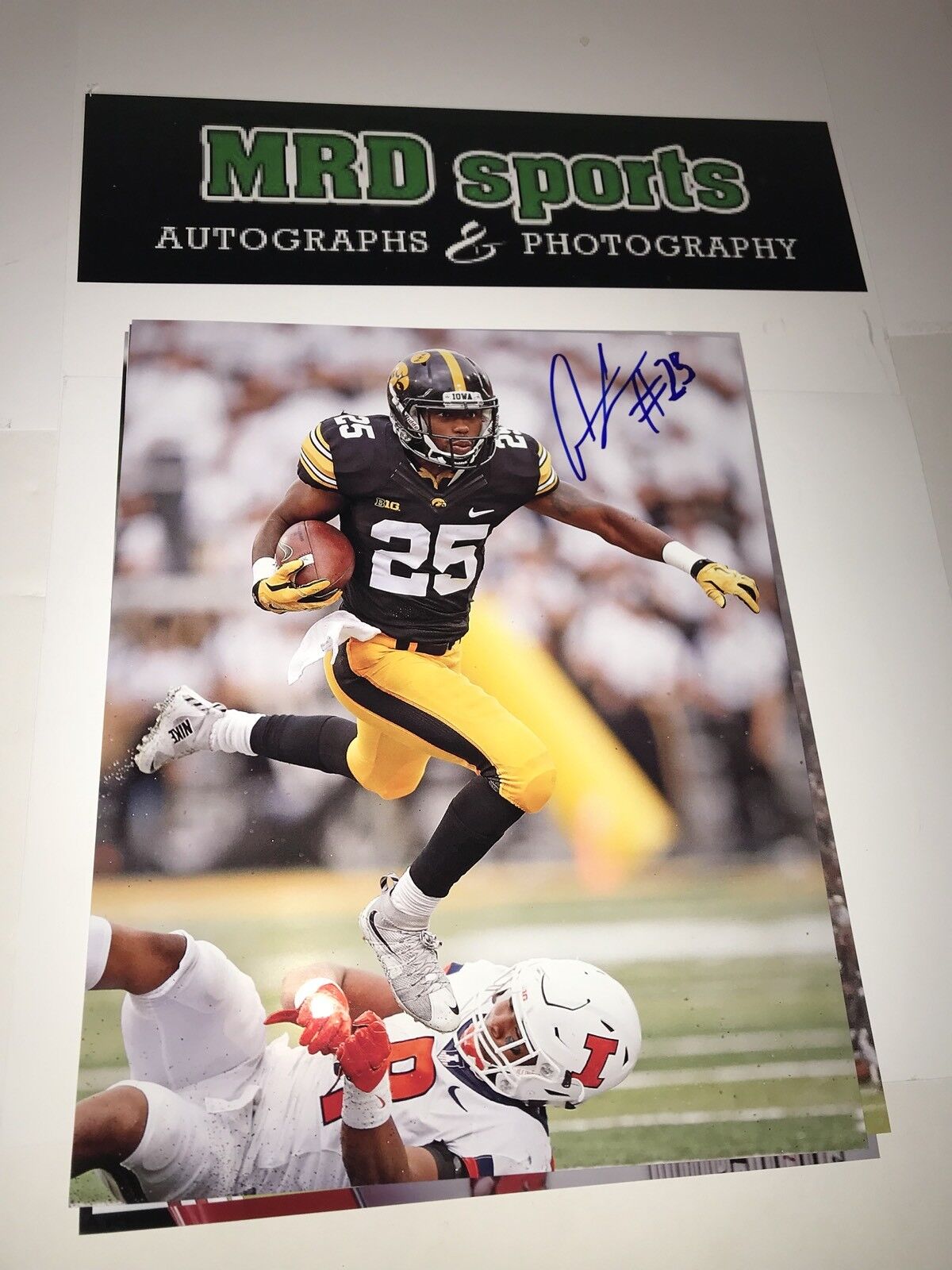 Akrum Wadley Iowa Hawkeyes Hand signed autographed 8x10 football Photo Poster painting E