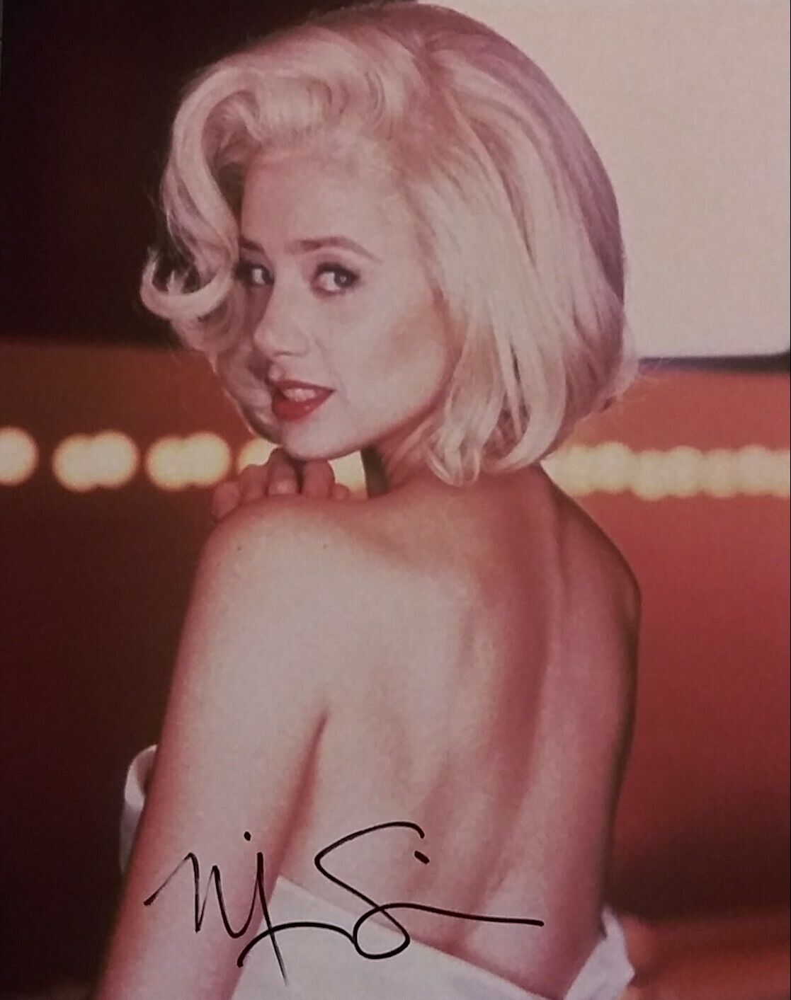 Mira Sorvino signed 8x10