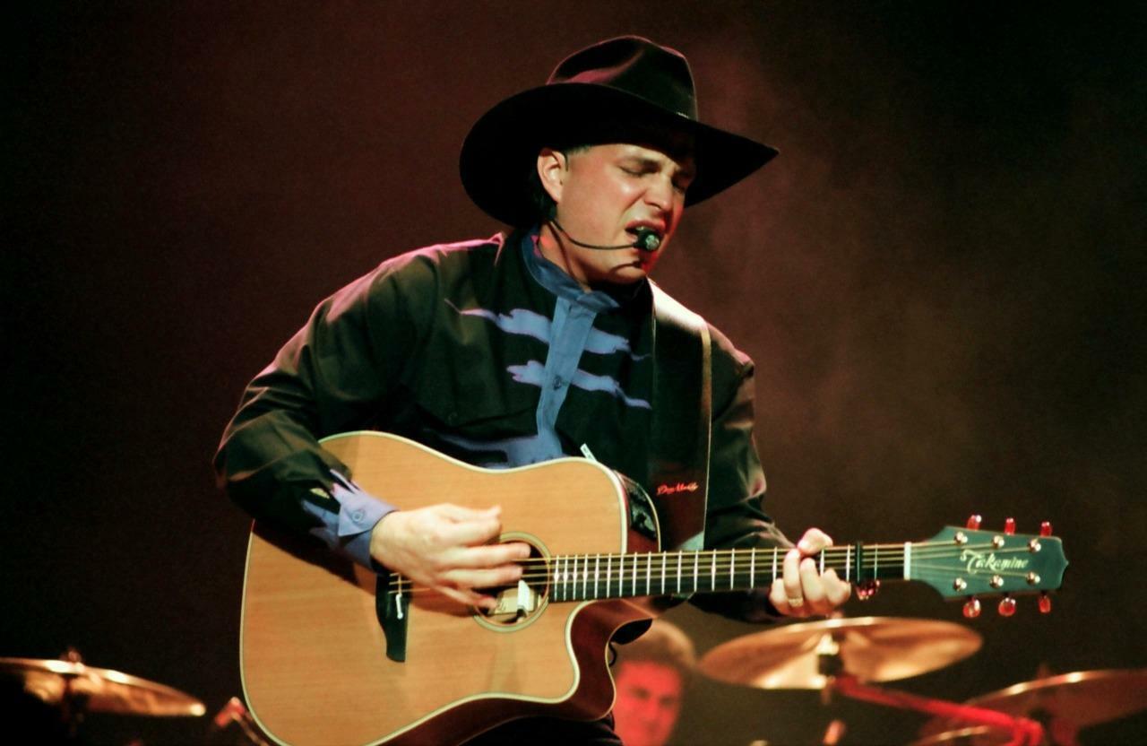 Garth Brooks 8x10 Picture Simply Stunning Photo Poster painting Gorgeous Celebrity #9