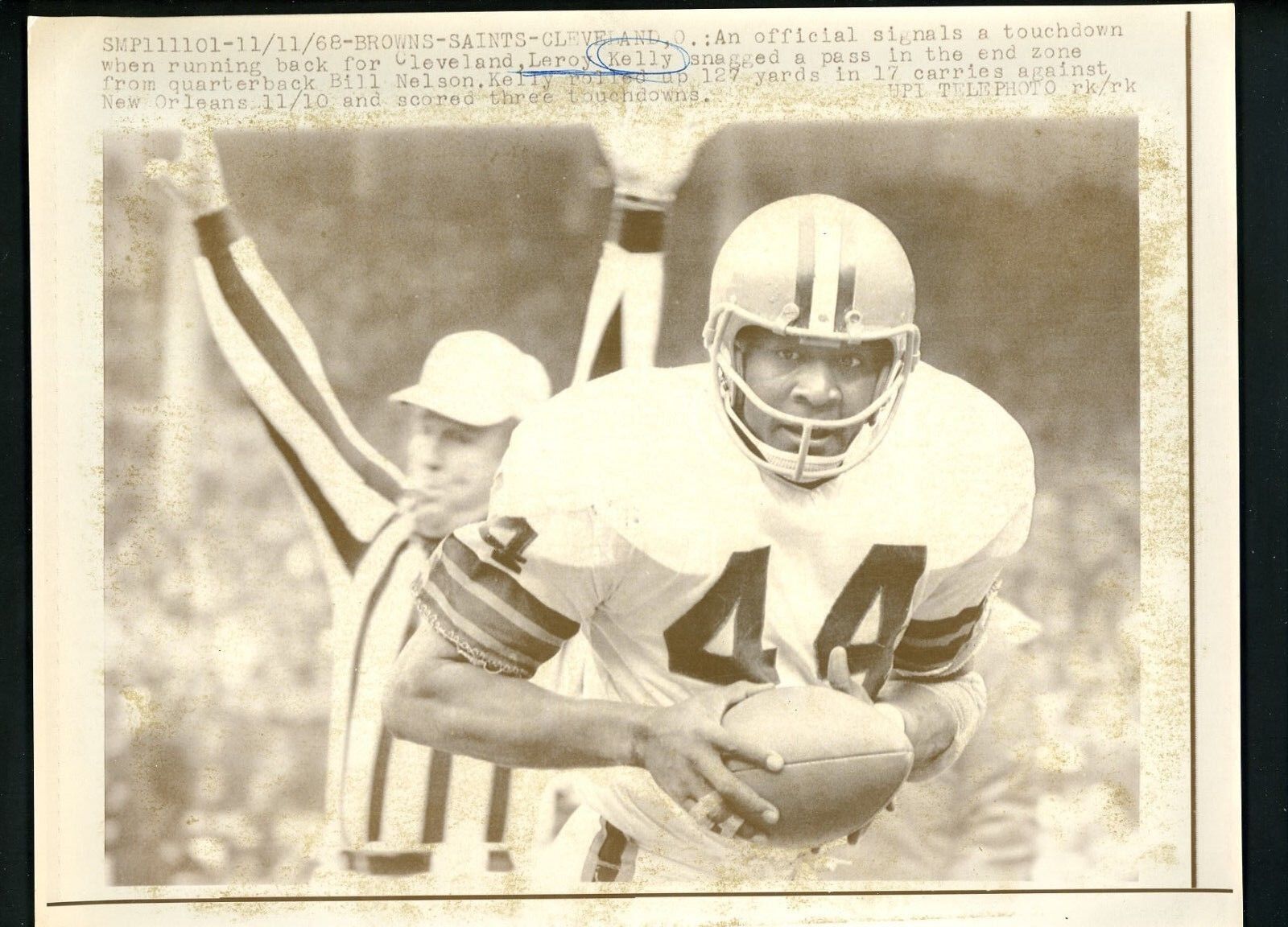 Leroy Kelly catches touchdown pass 1968 Press Photo Poster painting Cleveland Browns