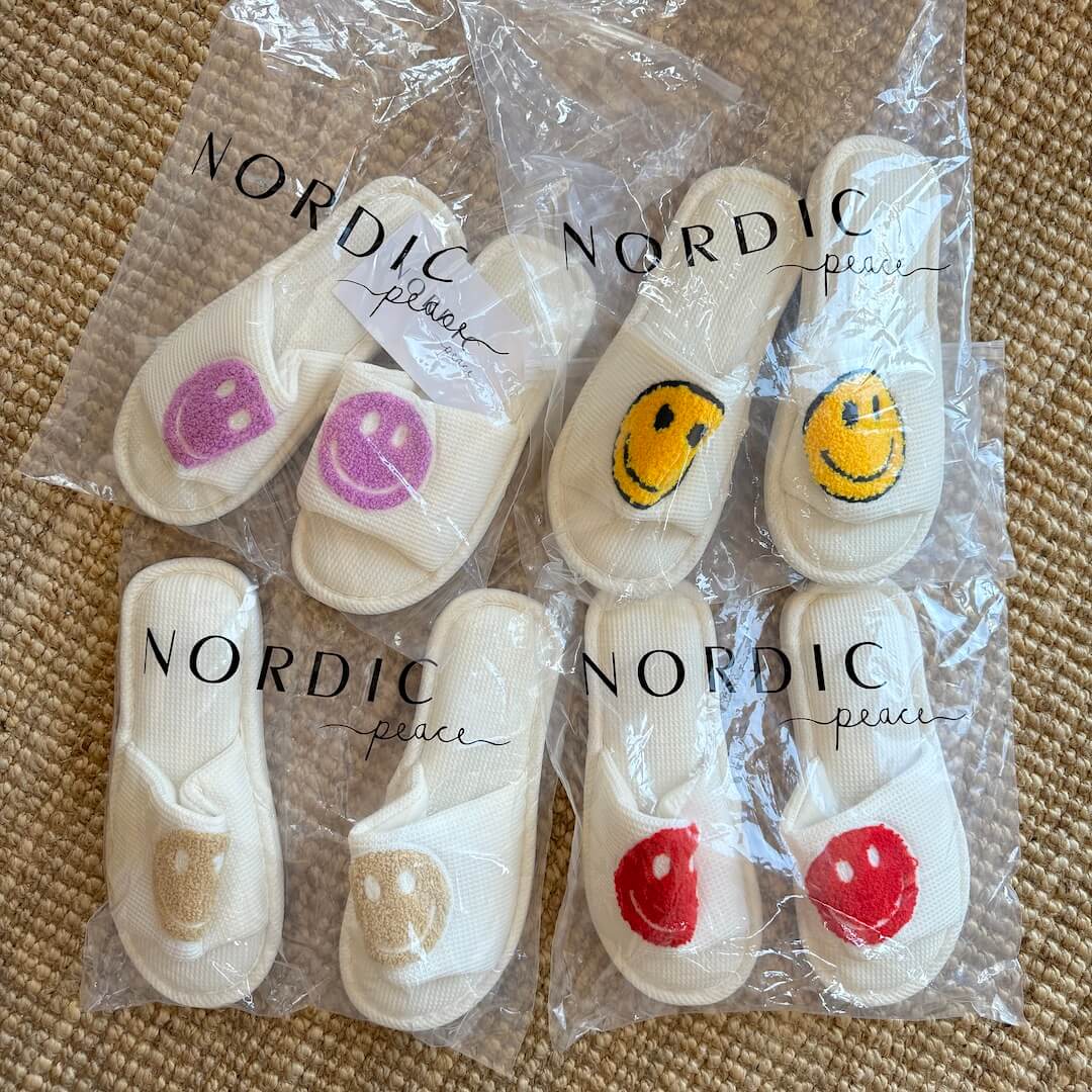nordic_peace_happy_face_slides_sandals