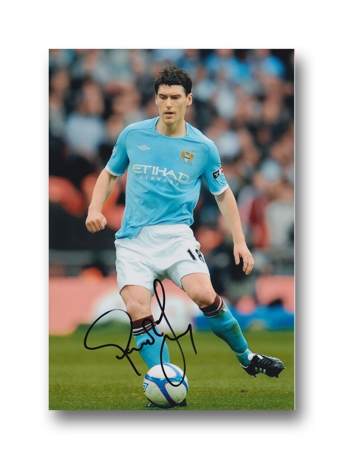 MANCHESTER CITY HAND SIGNED GARETH BARRY 12X8 Photo Poster painting.