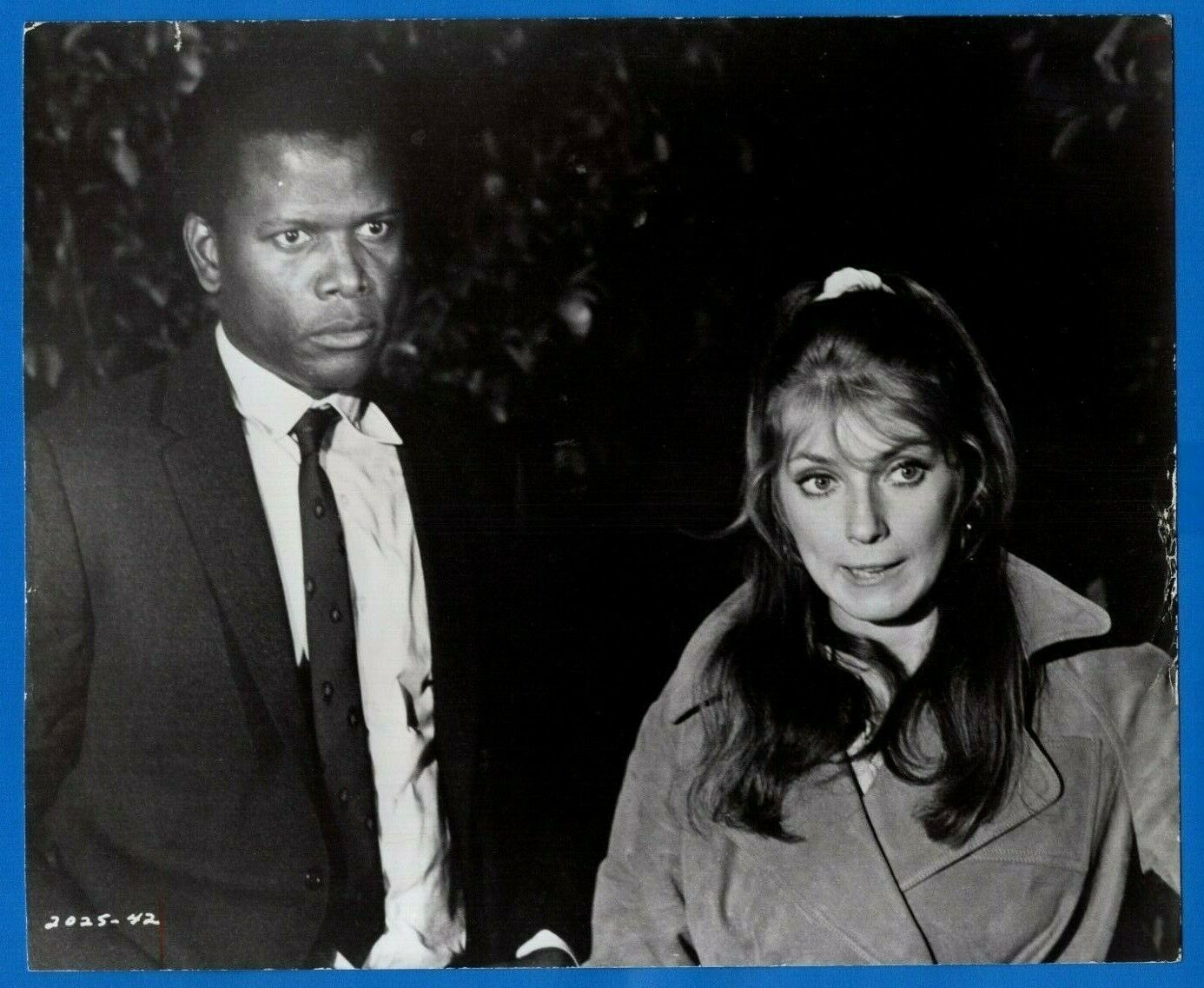 SIDNEY POITIER JOANNA SHIMKUS 7x9 Promo Press News Photo Poster painting 1971 THE LOST MAN