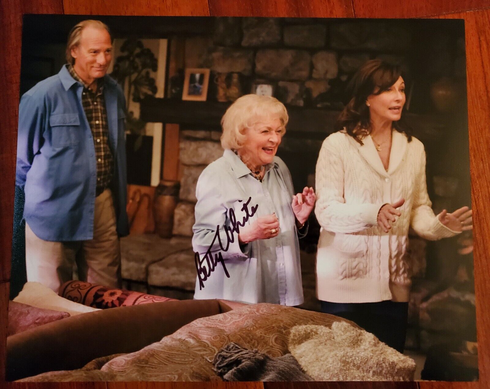 BETTY WHITE SIGNED AUTOGRAPHED 8X10 Photo Poster painting GOLDEN GIRLS