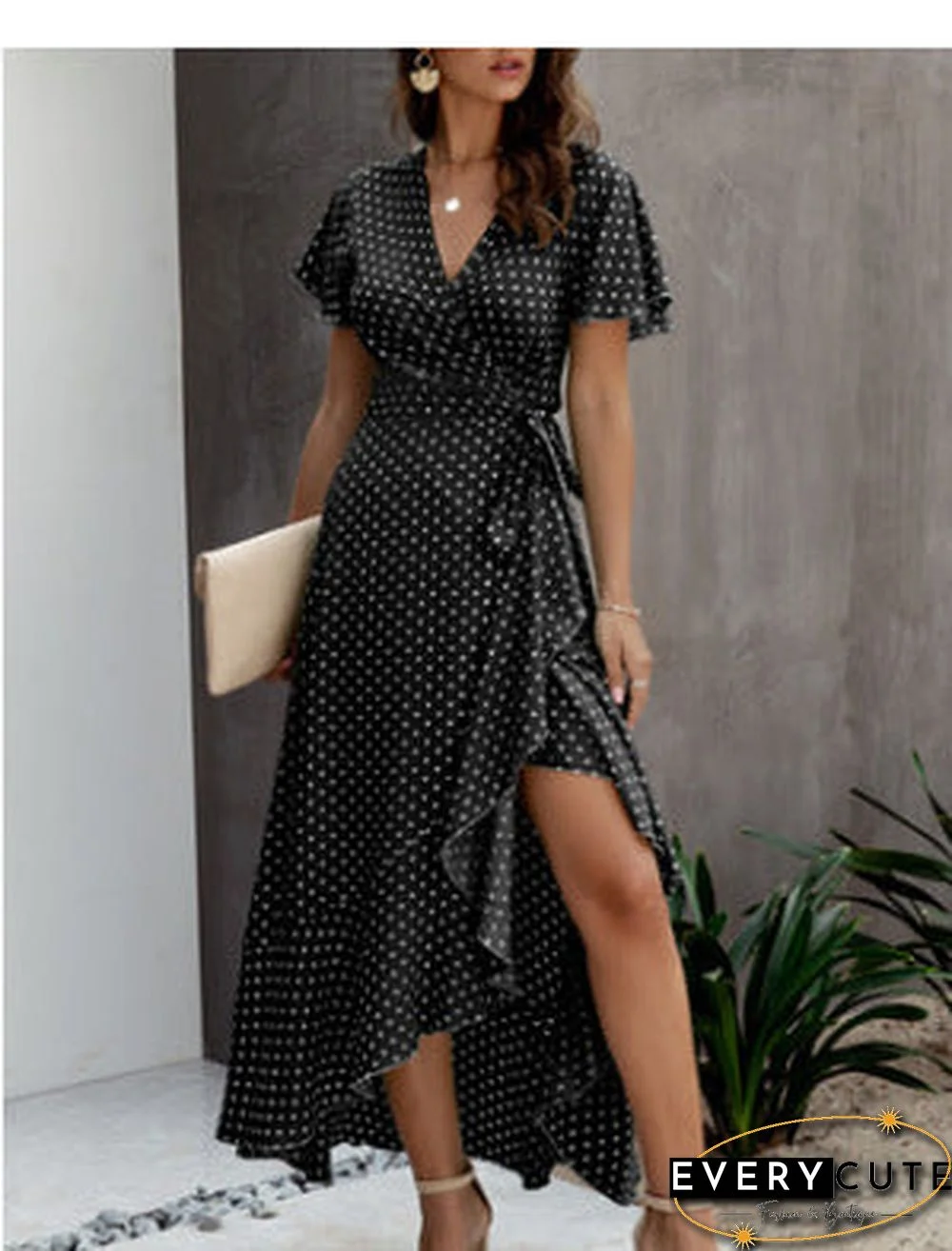 Point V-neck Ruffled Dress