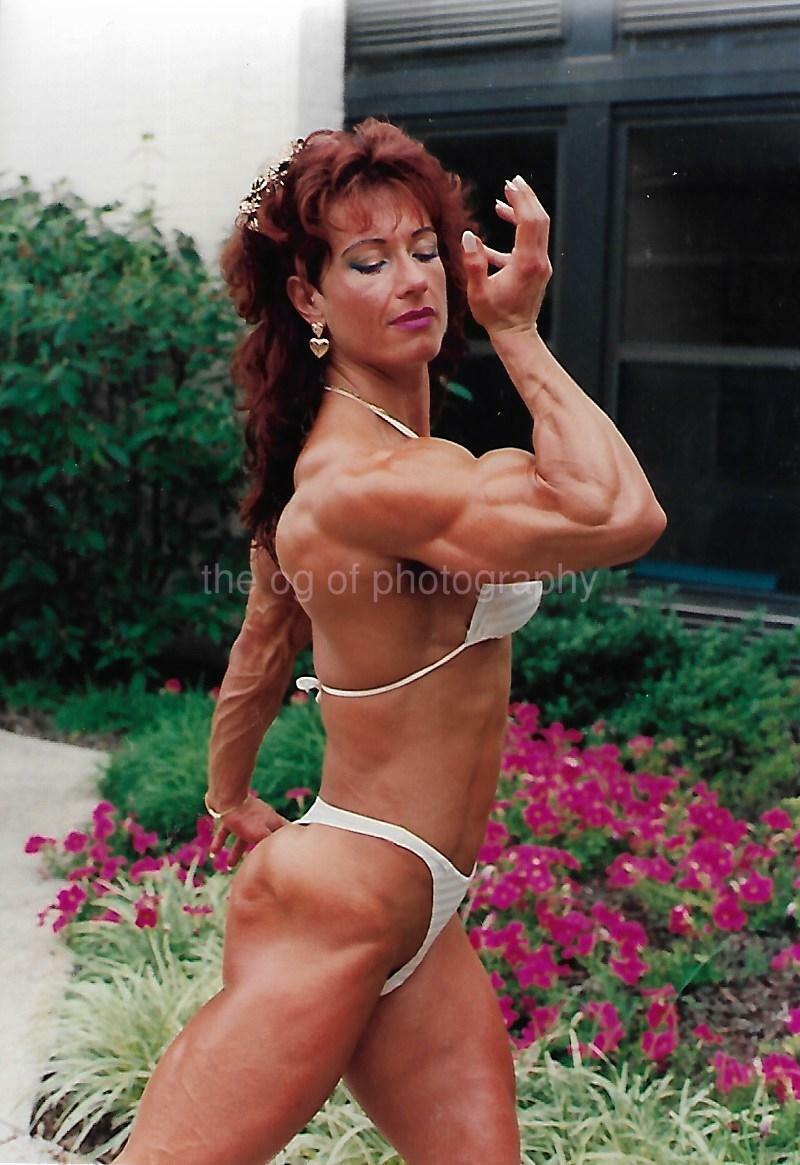 FEMALE BODYBUILDER 80's 90's FOUND Photo Poster painting Color MUSCLE GIRL Original EN 112 29 F