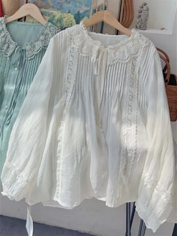 Women's Lace Scoop Neck Long Sleeved Top