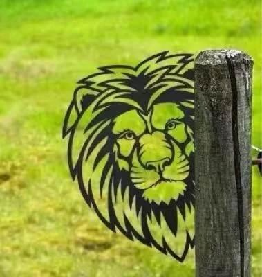 Lion The art of the metal voyeur