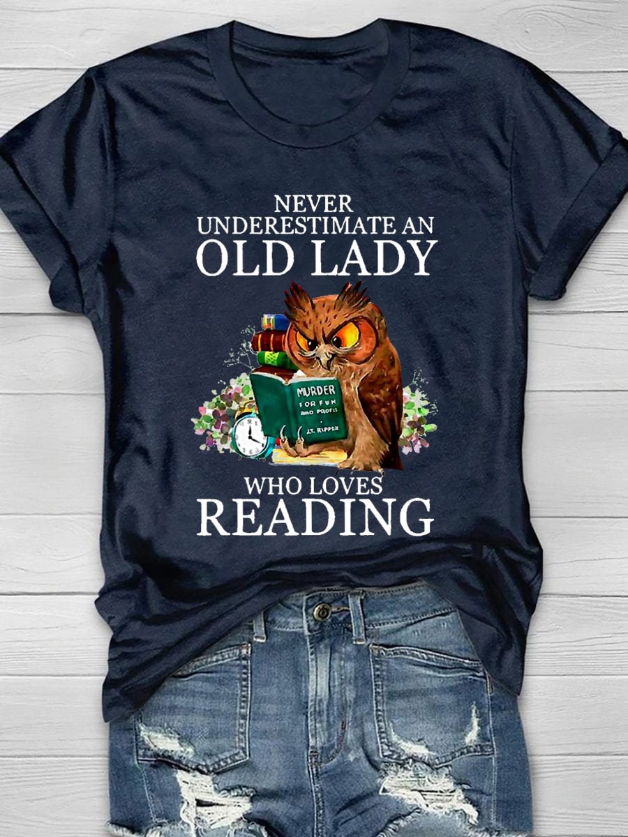 Never Underestimate An Old Lady Who Loves Reading Short Sleeve T-Shirt