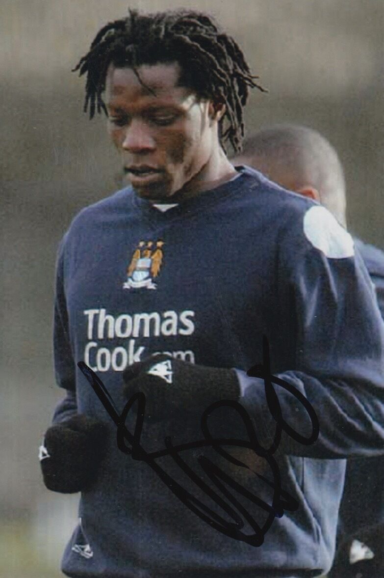 MANCHESTER CITY HAND SIGNED BENJANI 6X4 Photo Poster painting 1.