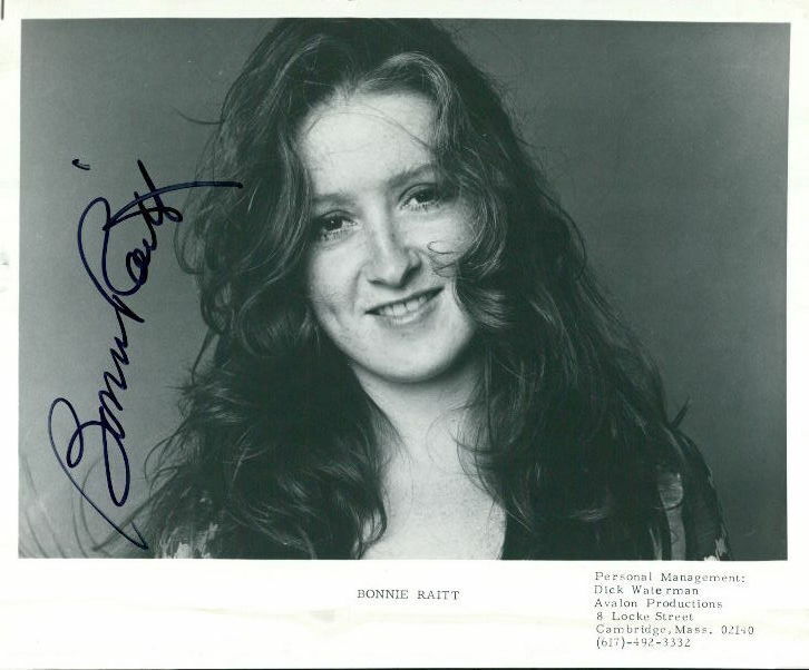 Bonnie Raitt vintage publicity Photo Poster painting signed 8x10 Photo Poster painting RARE