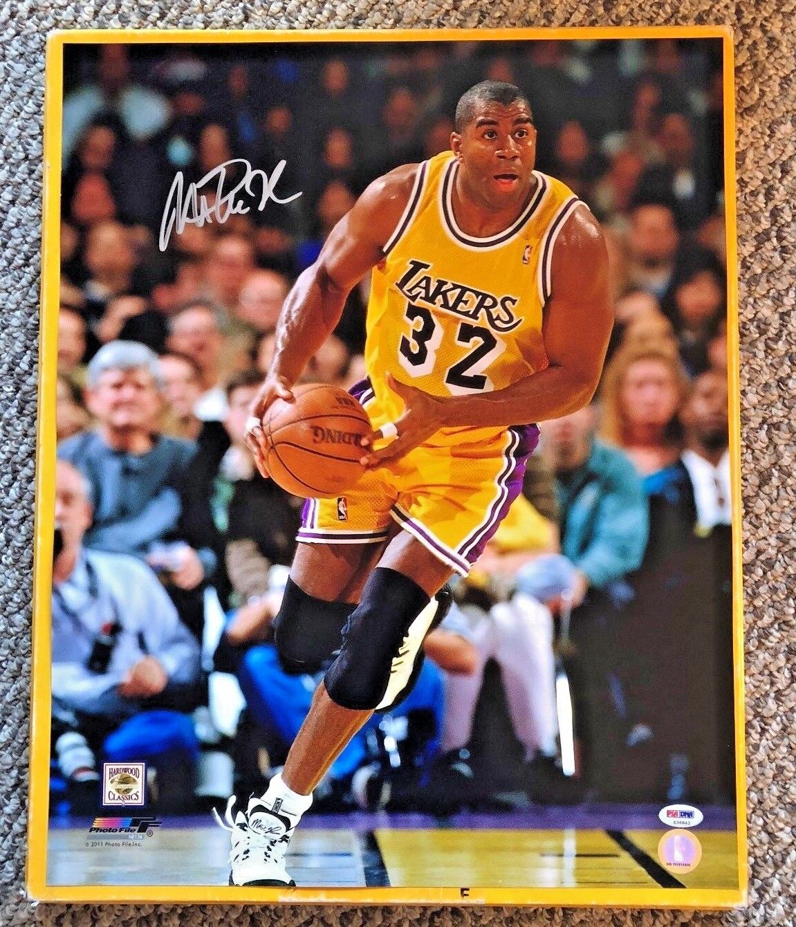 MAGIC JOHNSON SIGNED 16X20 LOS ANGELES LAKERS Photo Poster painting PSA/DNA CERTIFIED