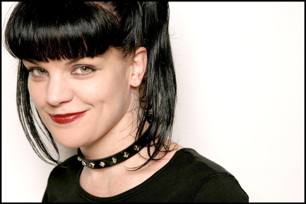 Pauley Perrette 8x10 Picture Simply Stunning Photo Poster painting Gorgeous Celebrity #18