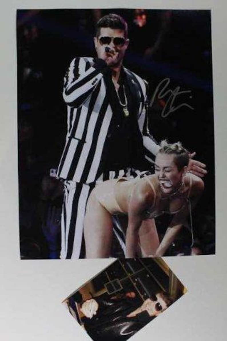 Robin Thicke Signed Autographed 11x14 Photo Poster painting Twerking w/ Miley Cyrus w/ Proof Photo Poster painting