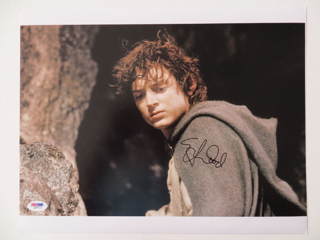 Elijah Wood Signed LOTR Lord of the Rings 11x14 Photo Poster painting (PSA/DNA) #Q26713