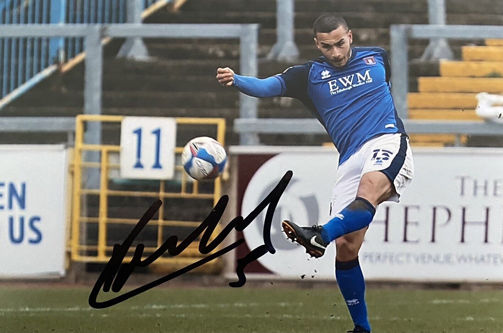 Rod McDonald Genuine Hand Signed Carlisle United 6X4 Photo Poster painting