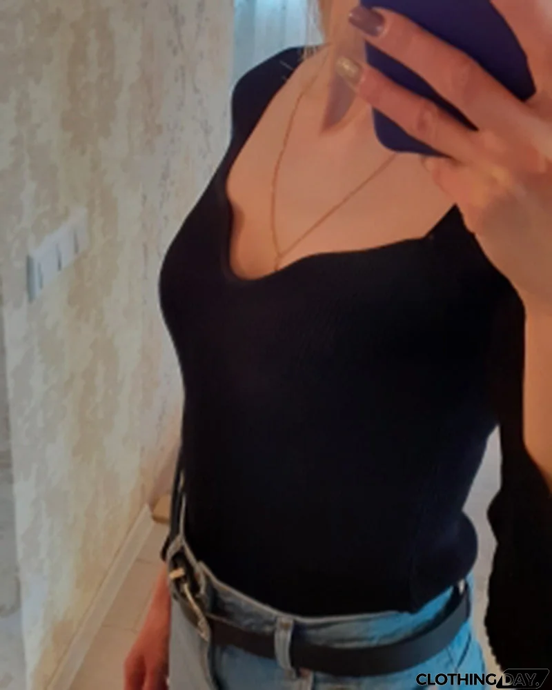 Fashionable and Minimalist Sweater