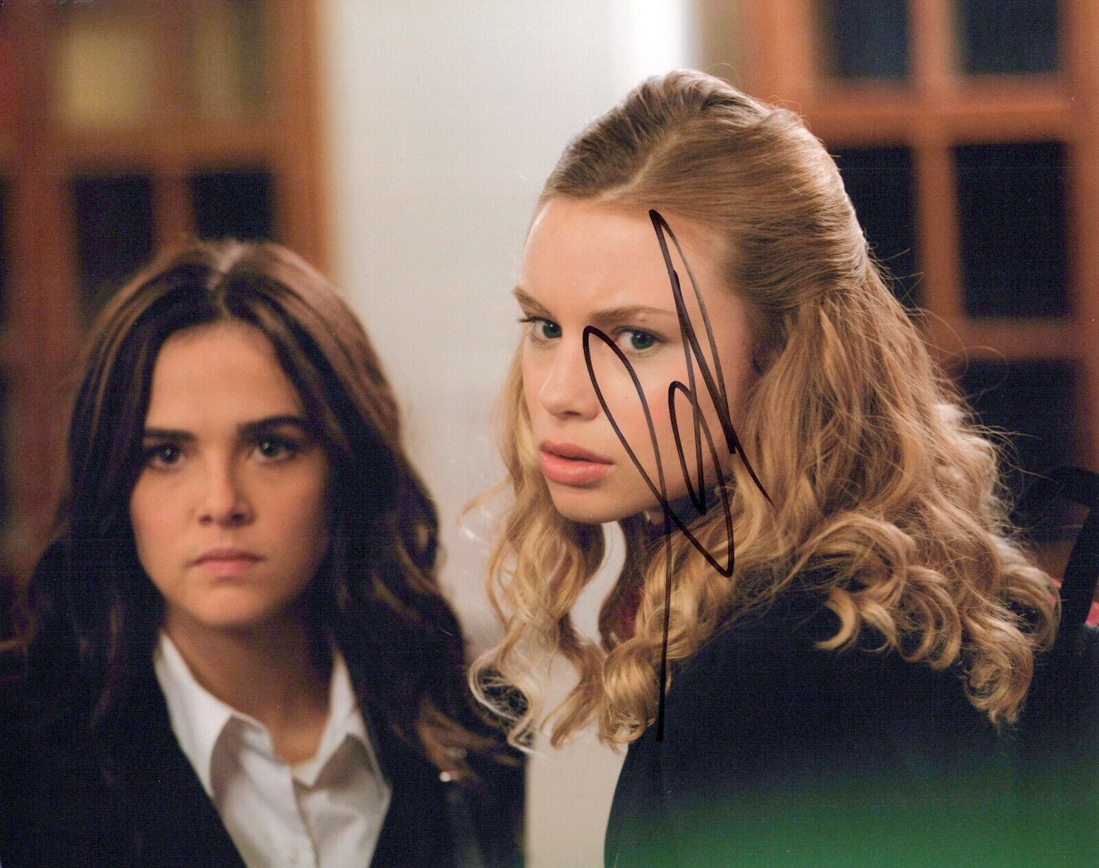 Lucy Fry Vampire Academy autographed Photo Poster painting signed 8x10 #3 Lissa Dragomir on face