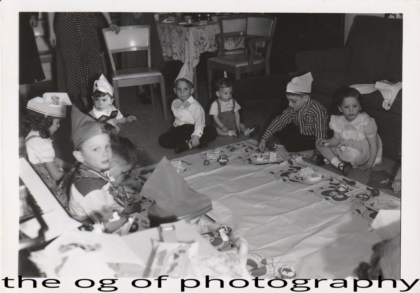 Party Kids FOUND Photo Poster painting Original b + w Snapshot Photo Poster paintingGRAPHYD 83 23