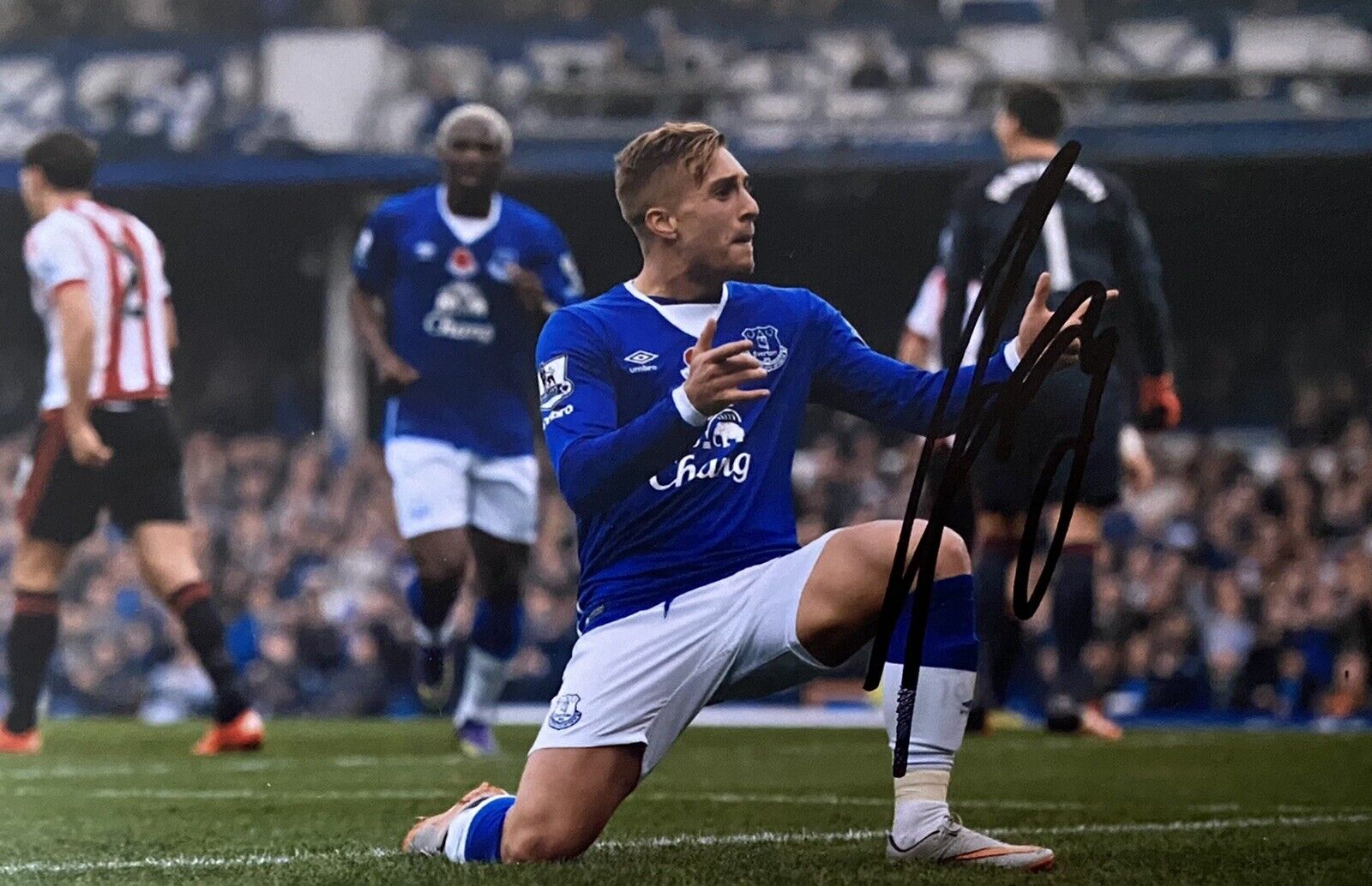 Gerard Deulofeu Genuine Hand Signed Everton 6X4 Photo Poster painting