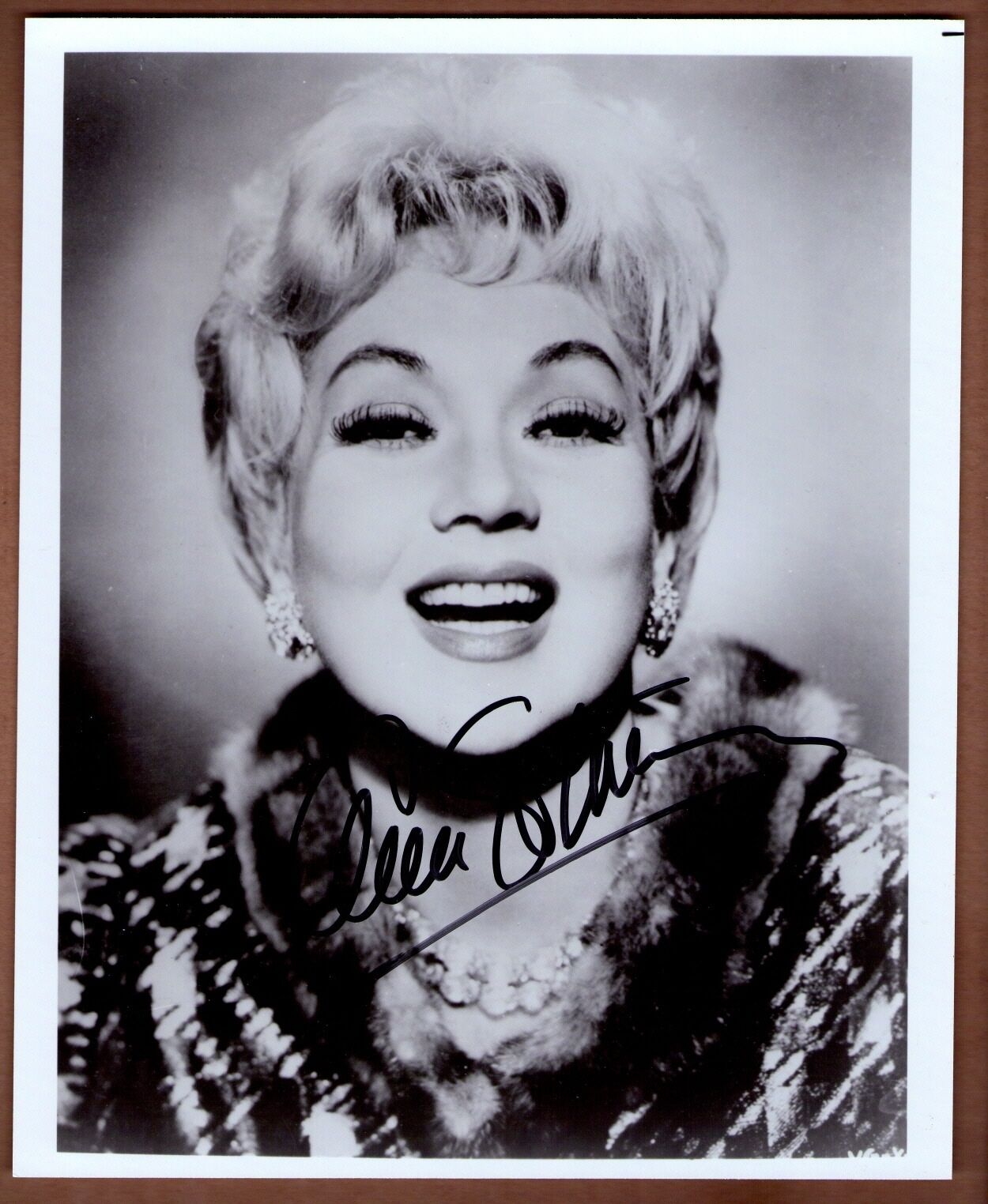 ANN SOTHERN, ACTRESS. AUTHENTIC AUTOGRAPH 8X10 Photo Poster painting WITH COA