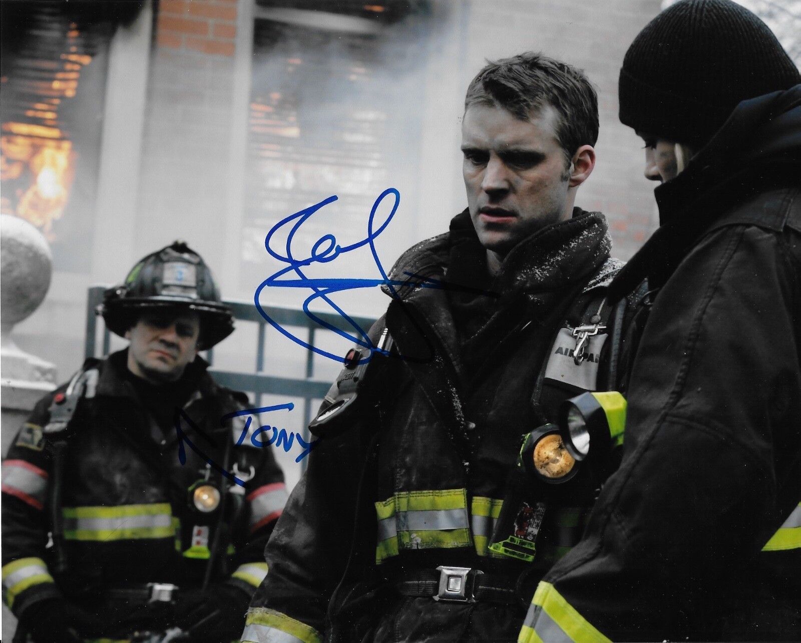 JESSE SPENCER 'CHICAGO FIRE' MATTHEW CASEY SIGNED 8X10 PICTURE *COA 1