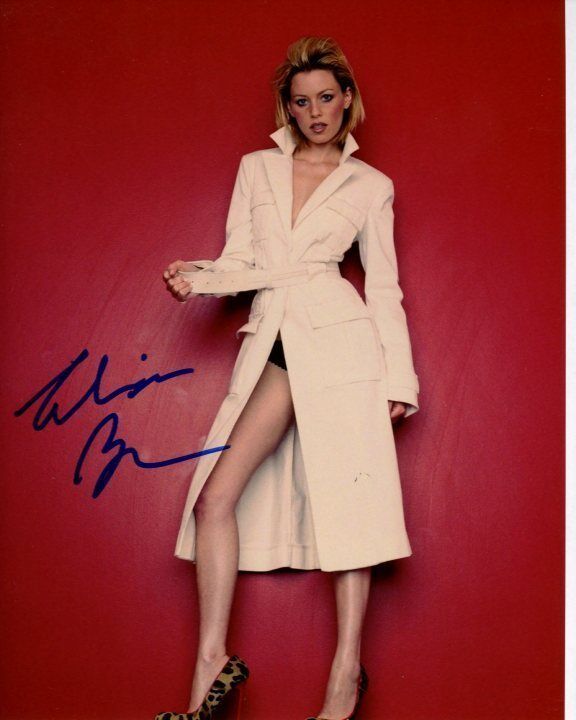 ELIZABETH BANKS Signed Autographed Photo Poster painting