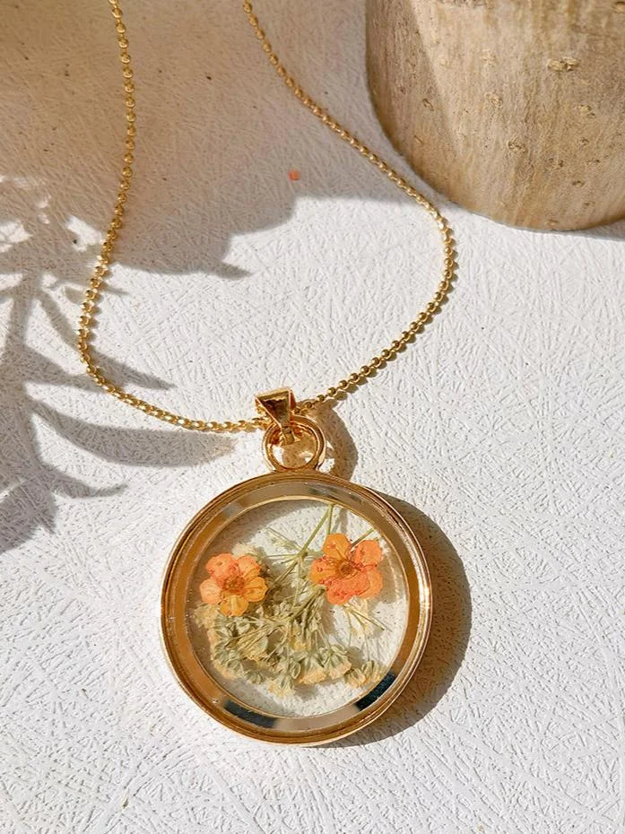 Gypsophila Daffodil Bridal Bouquet Necklace