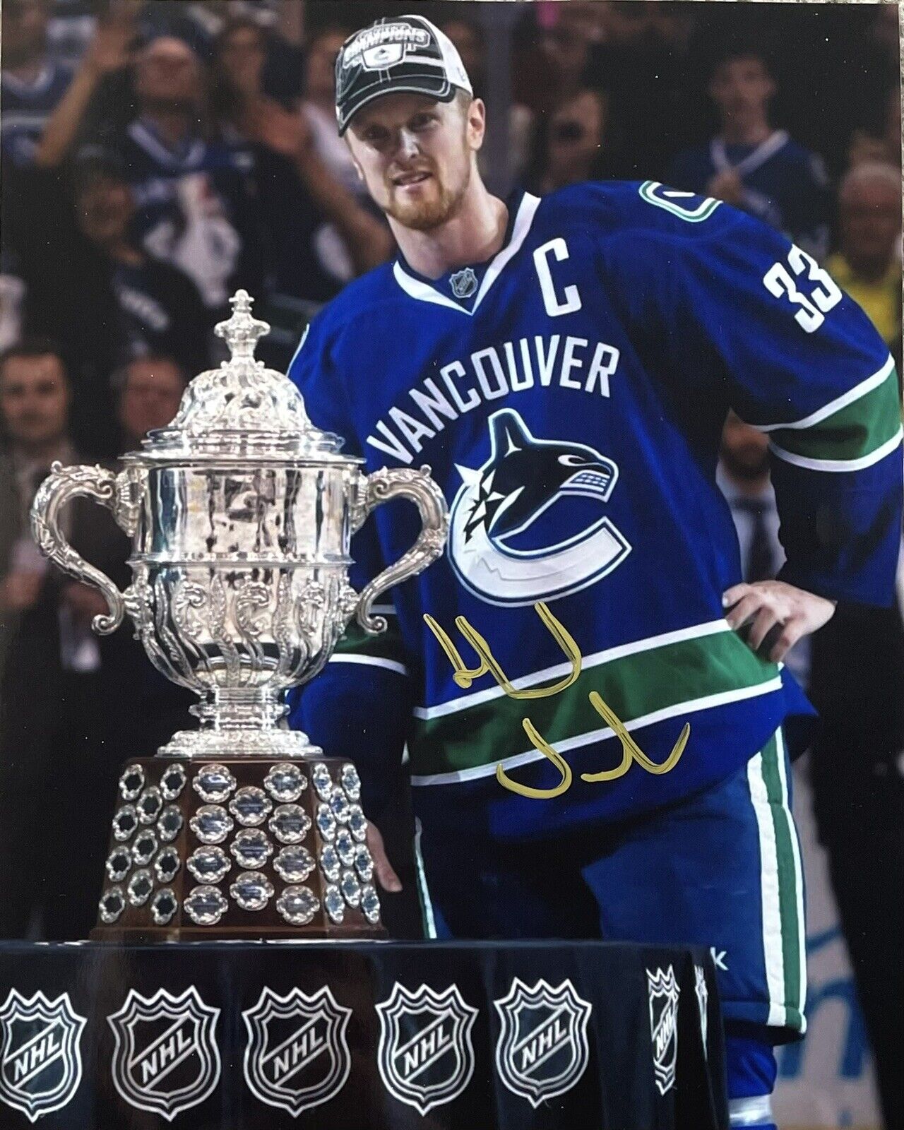 Henrik Sedin Signed 8x10 Photo Poster painting Vancouver Canucks Campbell Trophy