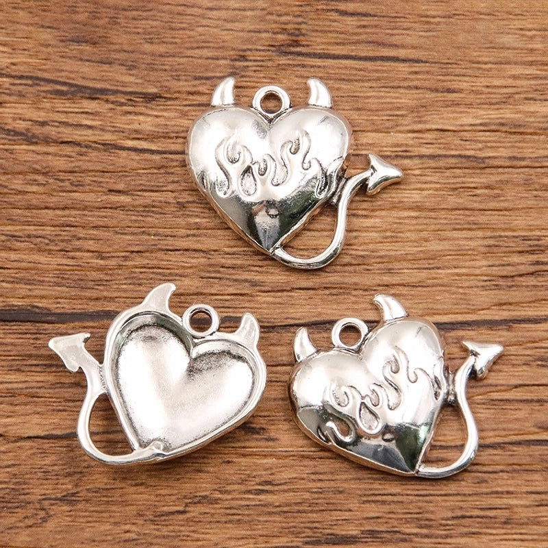 1 Piece Alloy Heart Shape Skull Pendant Jewelry Accessories