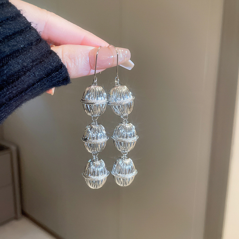 Niche Design Hollow Lantern Earrings